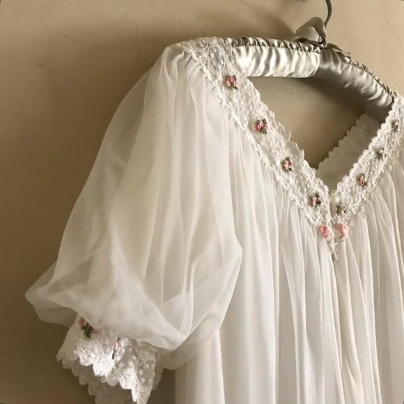 Vintage 1950s White Peignoir Set - Picture 3 of 14